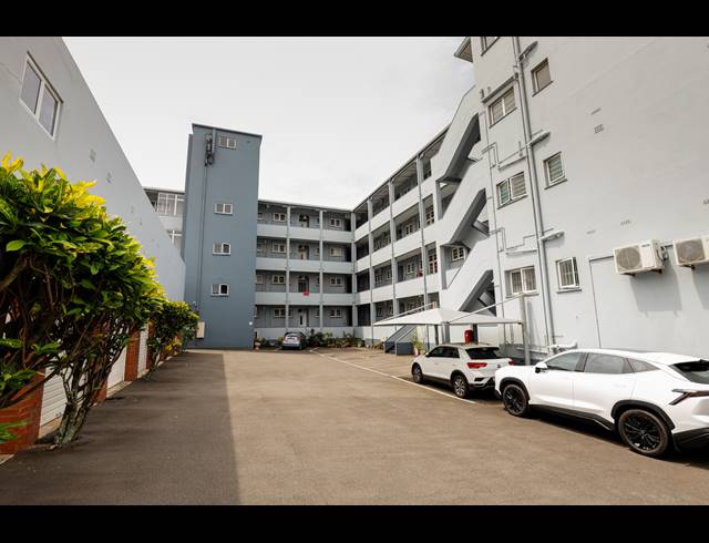 3 BEDROOM APARTMENT TO LET IN ESSENWOOD